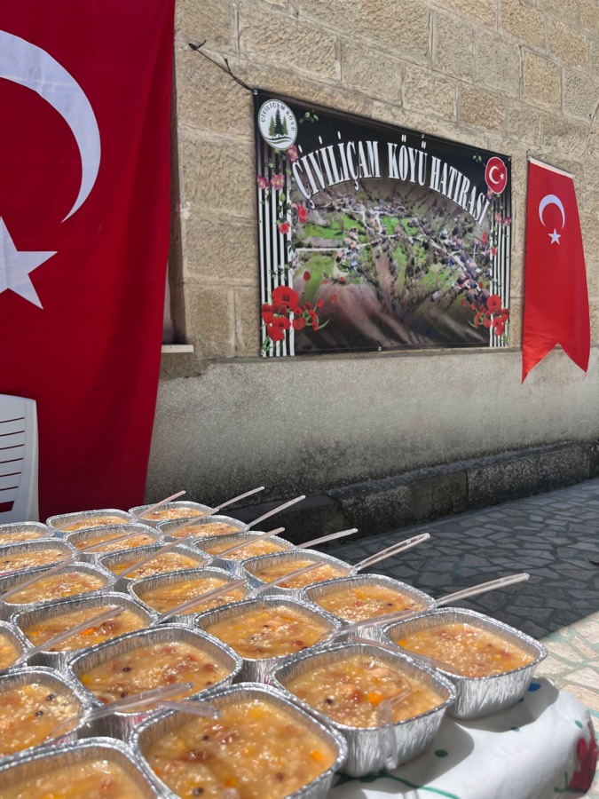 Lokmacı Elif Usta’nın hazırladığı aşure ikramı — Bursa